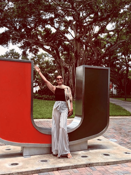 Luiza Brunet posa em frente à Universidade de Miami, na Flórida, onde estudará - Reprodução/Instagram