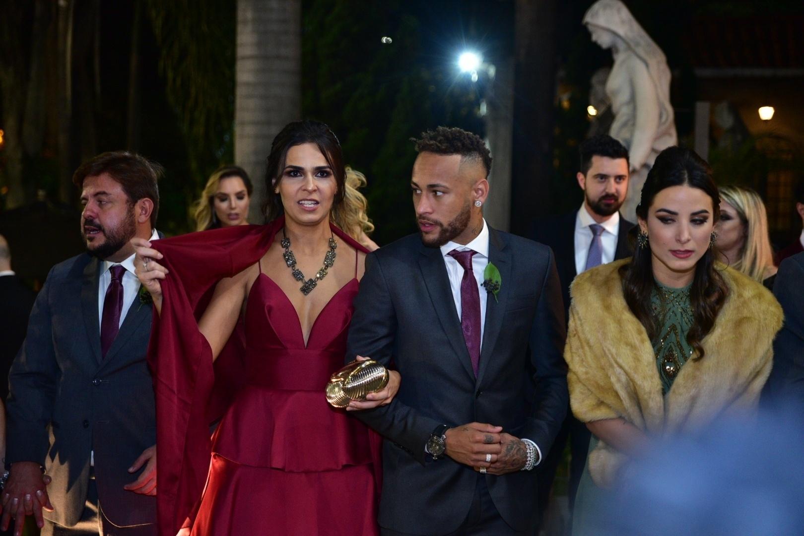 Neymar e a madrinha Dayane Fernandes no casamento da empresária Samara Costa com o consultor financeiro Márcio Spinelli em São Paulo - Leo Franco/Ag.News