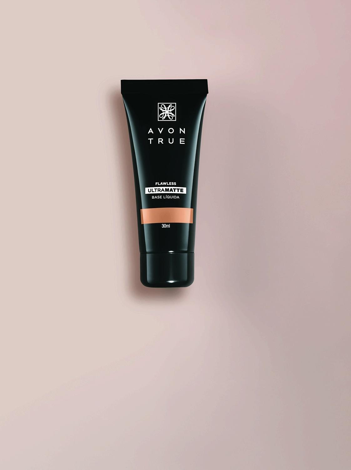 Base Líquida Avon True Ultramatte, R$ 42,99. A linha possui 18 tonalidades de pele, com textura leve e alta cobertura, sem craquelar (www.avon.com.br) - Divulgação