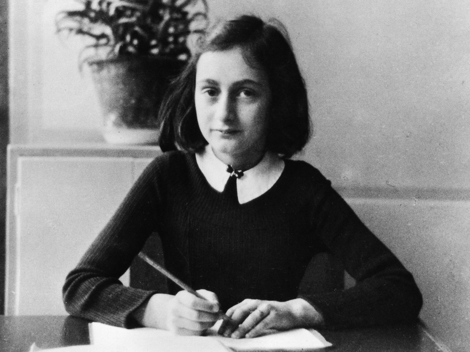 Google homenageia o 75º aniversário da publicação do diário de Anne Frank