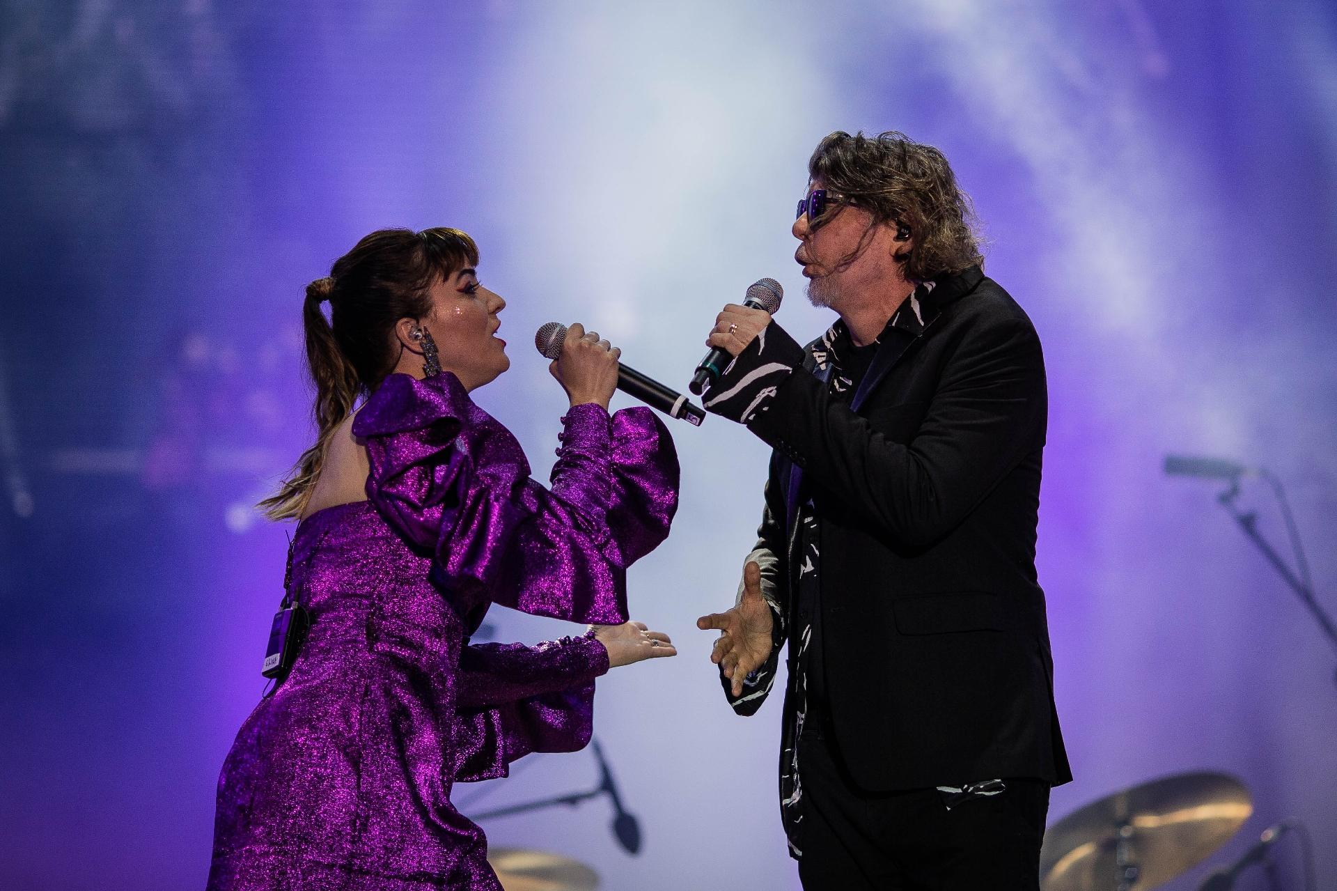 A cantora Érika Martins com Branco Mello, vocalista do Titãs - EDUARDO ANIZELLI/FOLHAPRESS