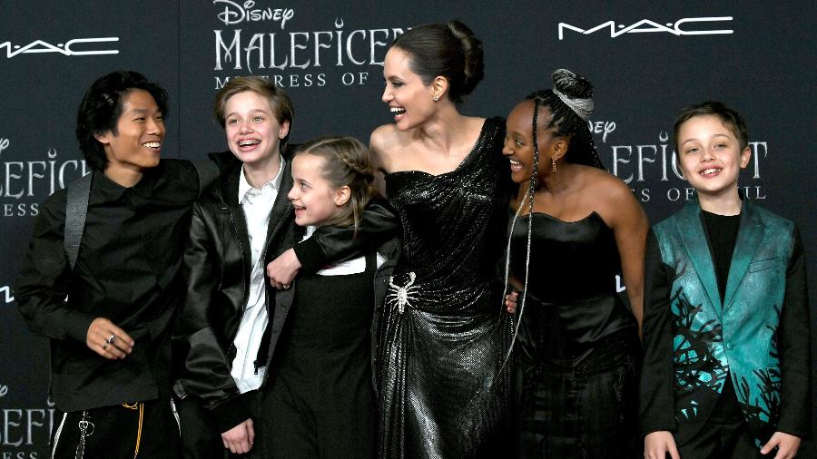 Pax, Shiloh, Vivienne, Angelina Jolie, Zahara e Knox na pré-estreia de Malévola - Getty Images