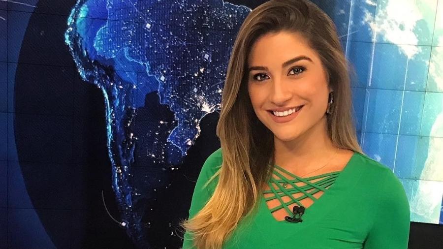 Kallyna Sabino na bancada do SBT Brasil, em 2019 - Reprodução/Instagram/kallynasabino