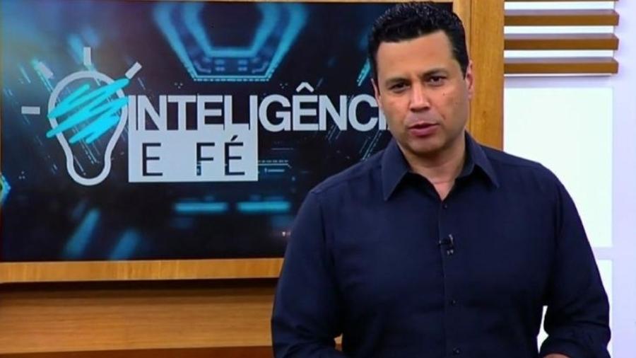Renato Cardoso apresenta o programa "Inteligência e Fé", produzido pela Igreja Universal, exibido na Record TV - Reprodução 