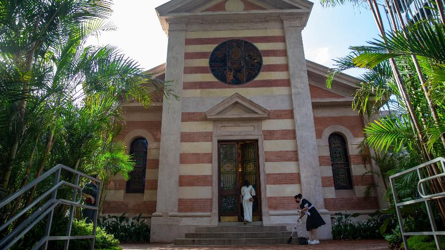 Reinauguração da capela Santa Luzia, que pertencia ao hospital Matarazzo e vai passar a ter missas semanais, aconteceu no sábado (13) - Danilo Verpa/Folhapress