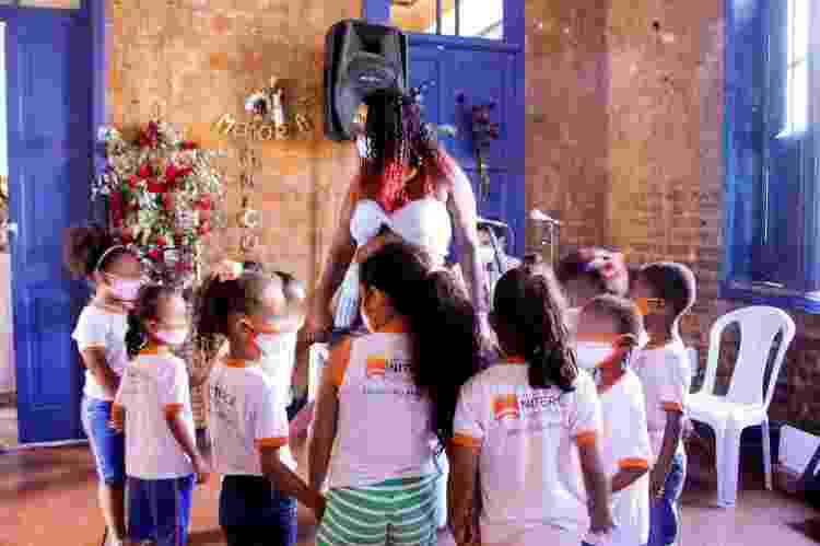 Benny Brioli participa de atividade com alunos do Núcleo Avançado de Educação Infantil Angela Fernandes - Divulgação - Divulgação