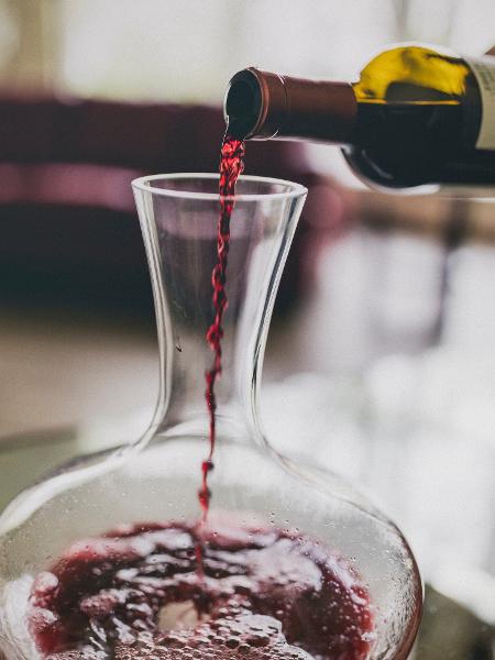 Será que é necessário usar o decanter antes de provar o vinho? - Getty Images - Getty Images