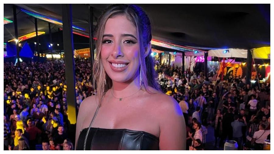 Bruna Hazin curtiu a noite de São João sem a companhia do marido, o cantor Jonas Esticado - Reprodução