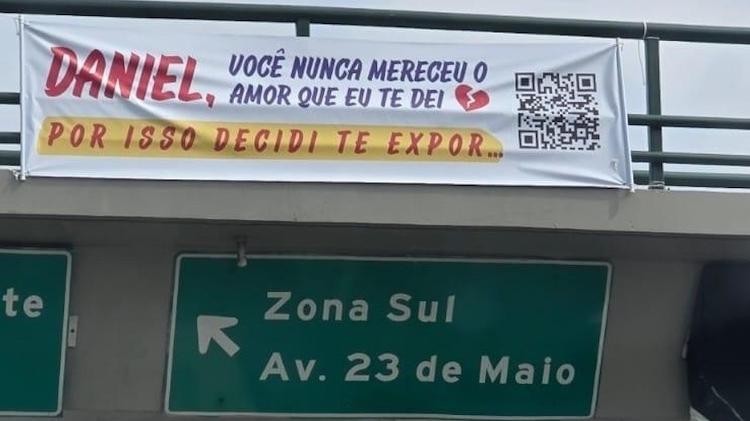 Faixa com estratégia idêntica já havia sido utilizada na mesma avenida há dois meses Faixa com estratégia idêntica já havia sido utilizada na mesma avenida há dois meses