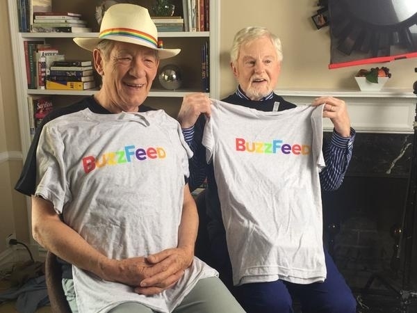 Em vídeo, atores Ian McKellen e Derek Jacobi celebram casamento gay nos EUA