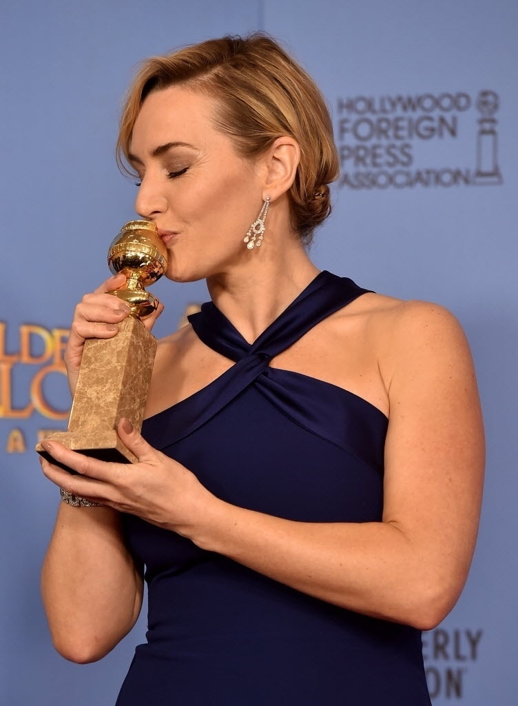 10.jan.2016 - Kate Winslet ganha o Globo de Ouro 2016 na categoria de melhor atriz coadjuvante pelo filme "Steve Jobs" - AFP