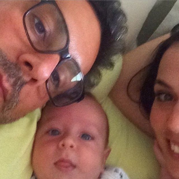 15.mar.2015 - Mulher de Alexandre Nero, a atriz Karen Brusttolin publicou em seu Instagram uma foto que aparece ao lado do ator e do filho, - Reprodução/Instagram