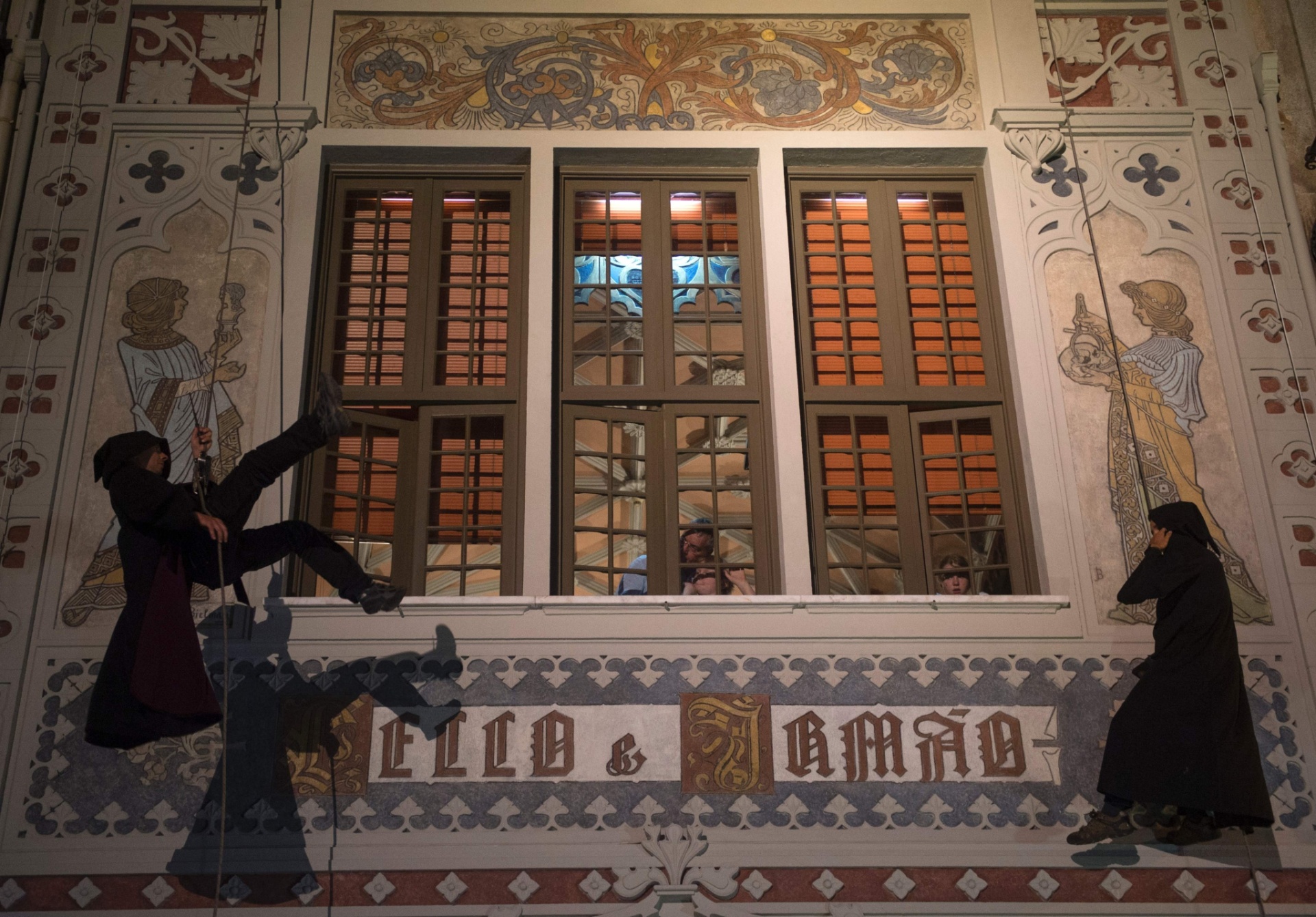 A livraria Lello, no centro histórico do Porto, em Portugal, inspirou a escritora J.K. Rowling a criar o universo do bruxinho Harry Potter - Miguel Riopa/AFP
