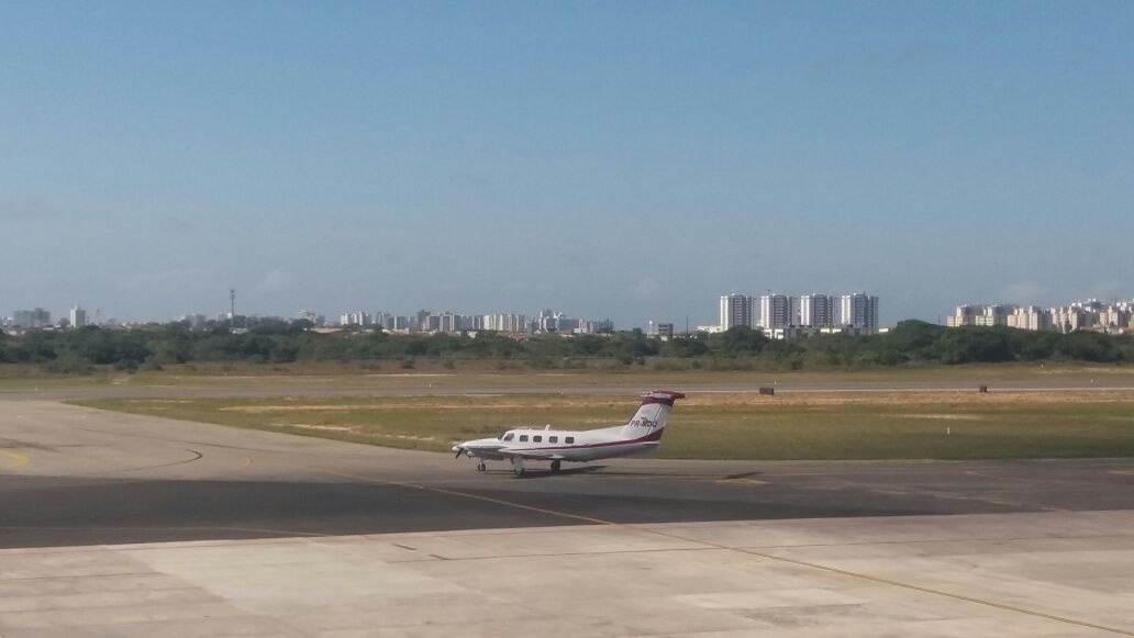 16.set.2016 - O avião com o corpo do ator Domingos Montagner deixou Aracaju, às 14h20, em direção a São Paulo - Fredson Navarro e Flávio Antunes/UOL