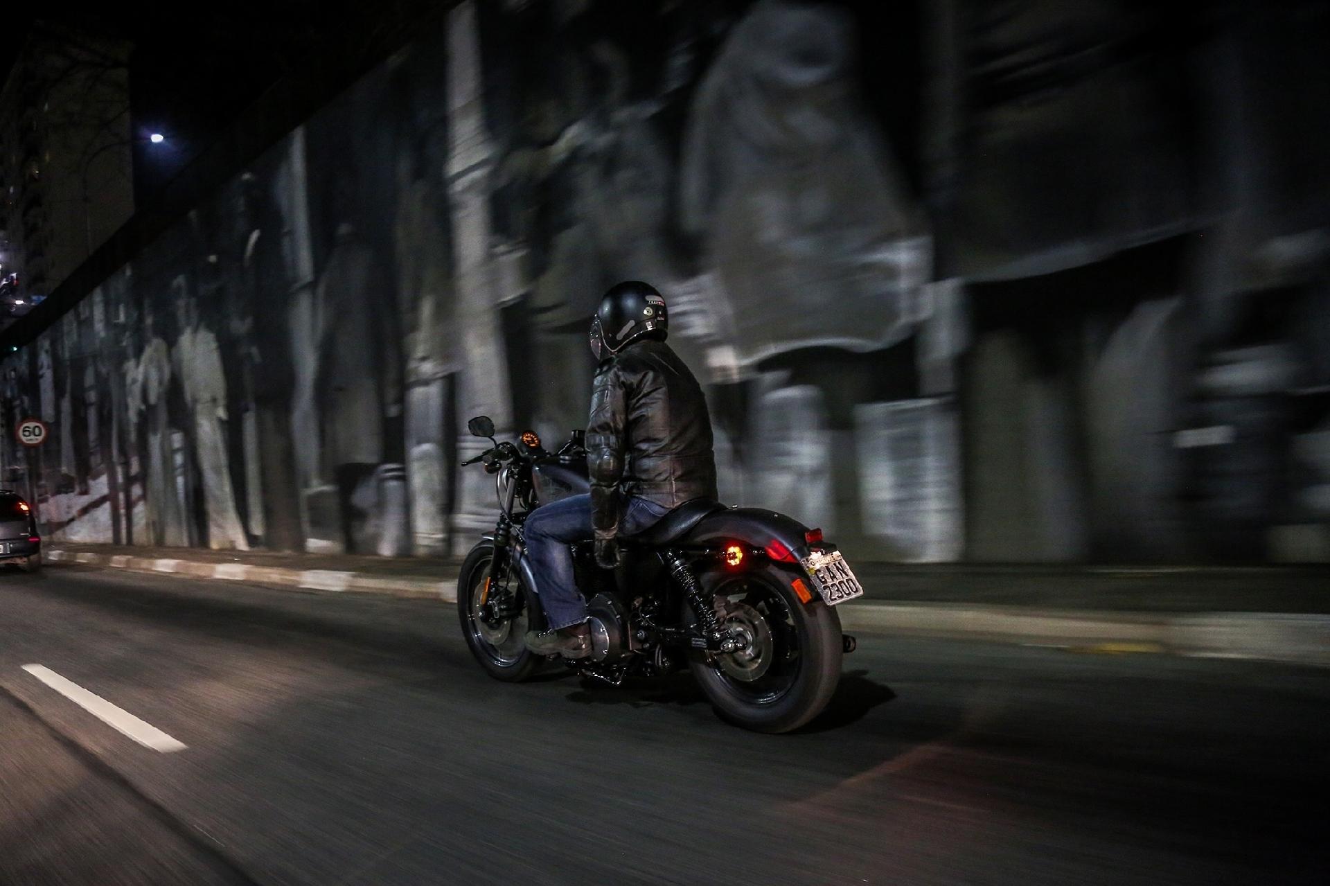 Harley-Davidson Iron 883 em São Paulo - Renato Durães/Infomoto