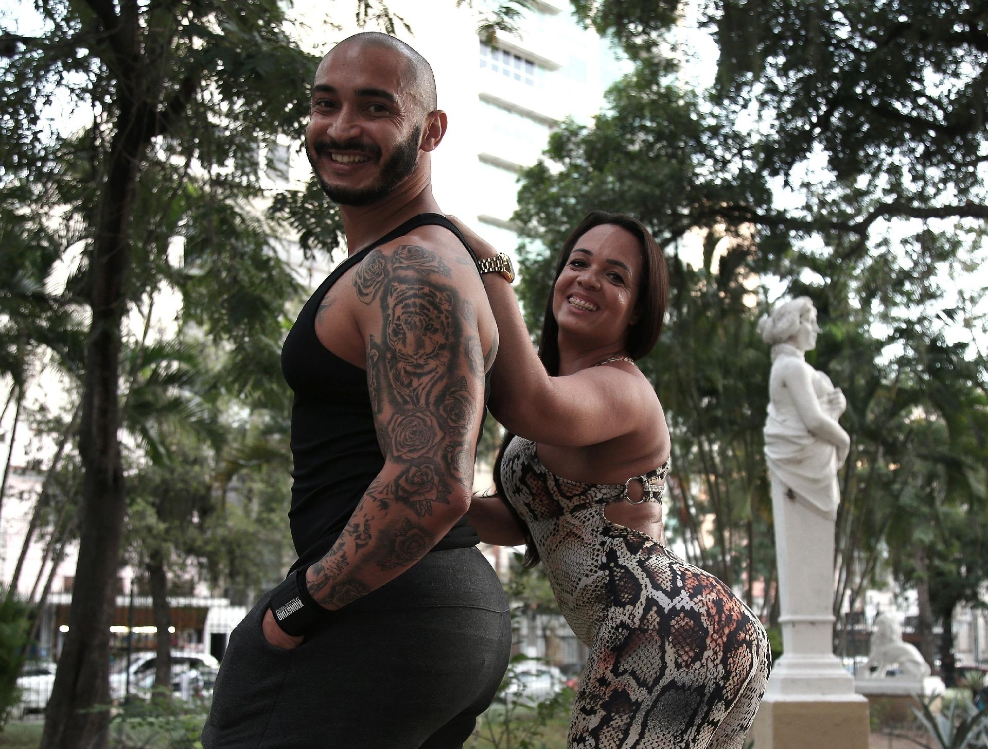 Além de malhar muito, Fábio Alves e Mariana Soares têm outra paixão em comum: Carnaval. Os dois desfilam em várias escolas de samba - Júlio César Guimarães/UOL