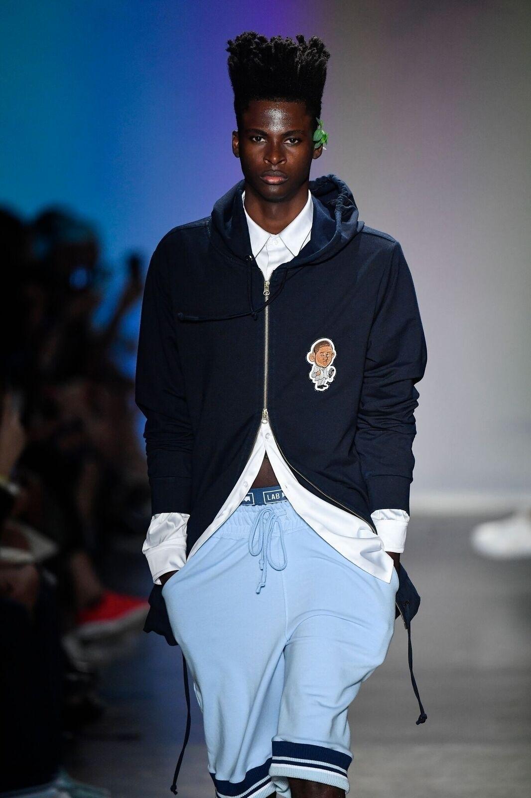 A marca mostrou muito moletom, estampas de pássaro e pegada street - Fotosite