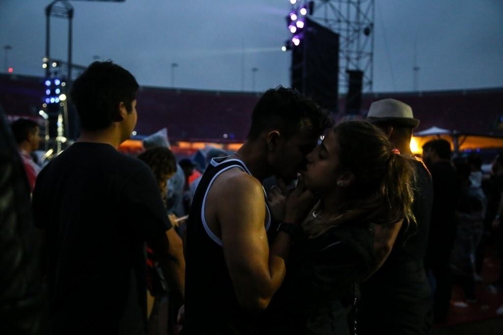 Pegação e clima de romance no VillaMix Festival São Paulo, no Estádio do Morumbi - Amanda Perobelli/UOL