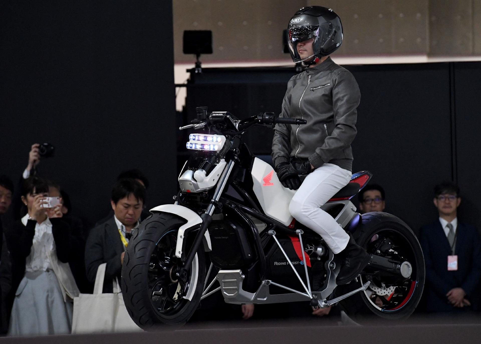 Honda Riding Assist-e - Toshifumi Kitamura/AFP