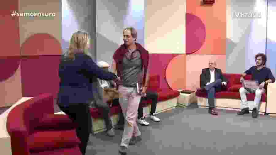 Resultado de imagem para foto do momento em que pedro cardoso deixa a tv brasil