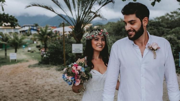 Natacha durante seu casamento na praia - Ale Bigliazzi/Divulgação - Ale Bigliazzi/Divulgação