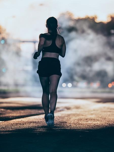 Com a baixa umidade do ar o desempenho físico reduz e é comum o atleta sofre um cansaço precoce - iStock