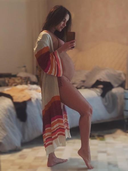 Claudia Leitte posa no espelho e exibe barriga de oito meses de gestação - Reprodução/Instagram/claudialeitte