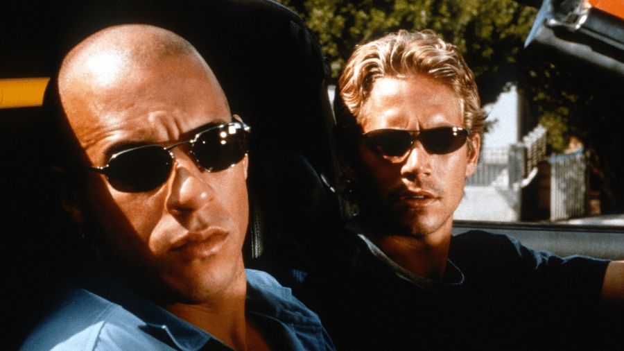 Vin Diesel e Paul Walker em cena de Velozes & Furiosos (2001) - Reprodução