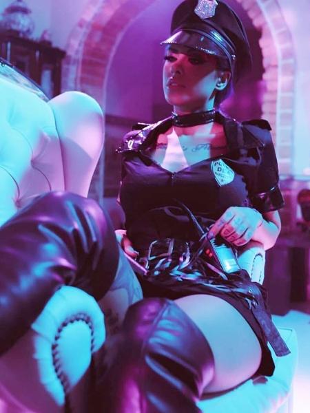 Tati Zaqui, como policial sexy - Reprodução/ Instagram