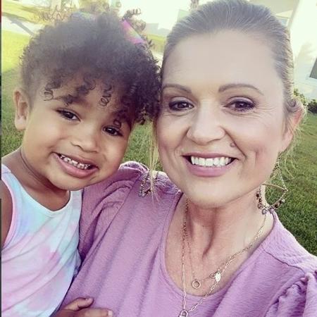 Mãe e filha viralizaram com vídeos fofos de empoderamento e autoestima - reprodução Instagram @tiania92117