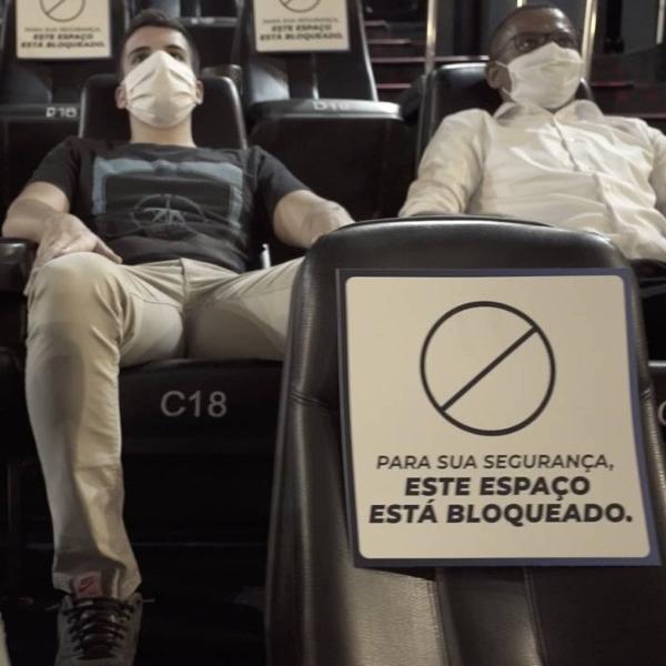 Sala de cinema adaptada para pandemia