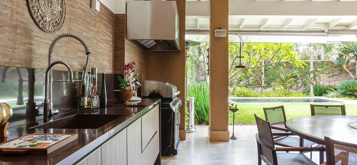 Desde móveis até a iluminação: transforme a decoração da sua cozinha com dicas de arquitetos para criar ambiente gourmet - Maura Mello.