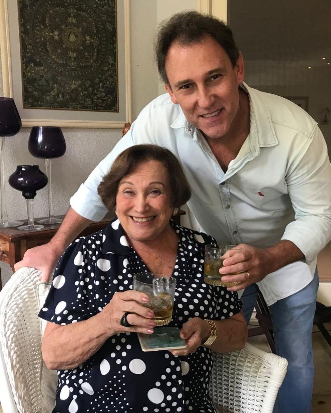 Paulo Goulart Filho com a mãe, Nicette Bruno - Instagram/@paulogoulartfilho