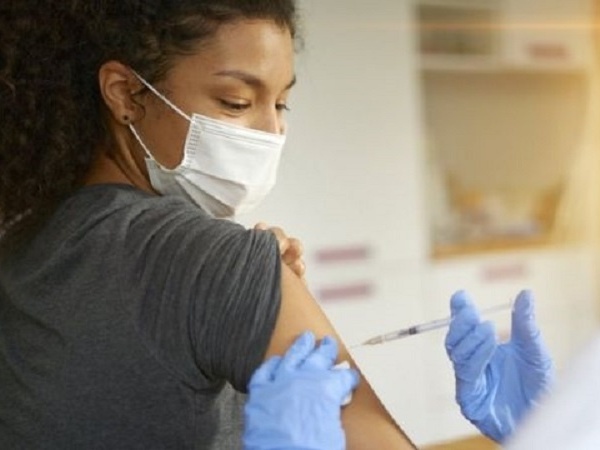 Covid: aumento das mortes mostra que vacinação só está completa com 3 doses