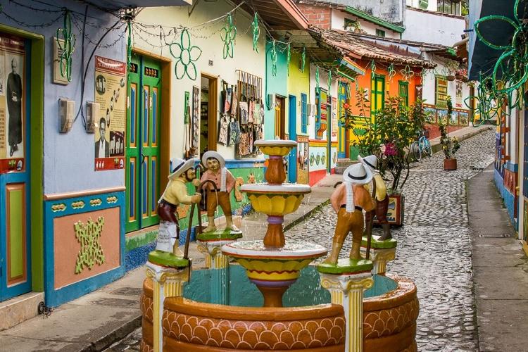 Rues colorées de Guatapé, Colombie - Gabriela Mendes - Gabriela Mendes