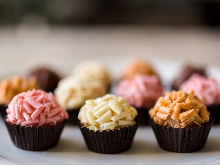 Festival do brigadeiro serve de receitas inusitadas do doce até