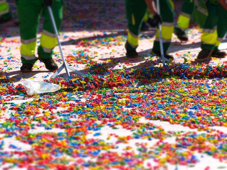 Equipes de limpeza atuam após Carnaval de Vilanova - Raquel GM/Getty Images/iStockphoto - Raquel GM/Getty Images/iStockphoto