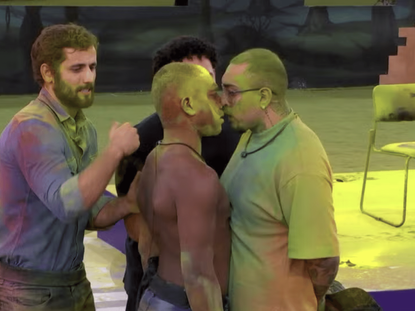 Madrugada do BBB 24 tem treta entre Davi e Bin, tombo de Buda e choro 