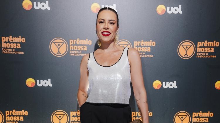 Deborah Werneck foi uma das juradas do Prêmio Nossa e entregou os primeiros prêmios da noite