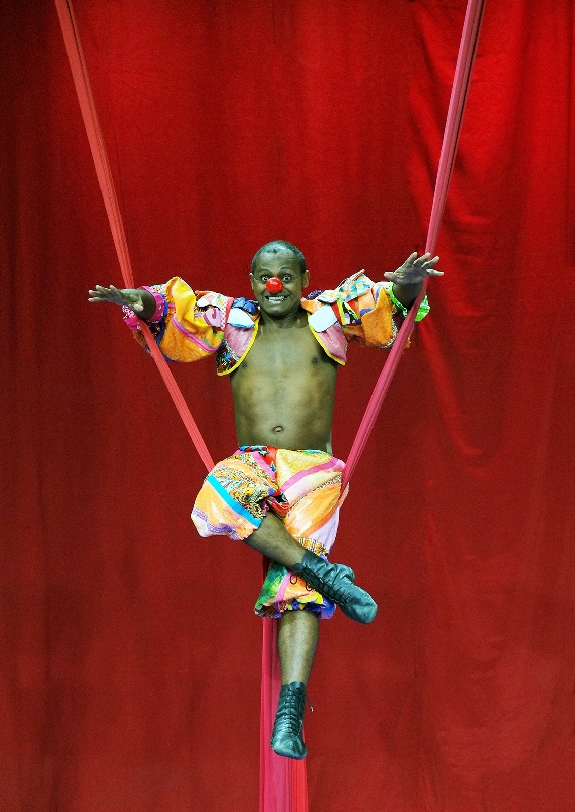 Companhia circense do AfroReggae, Afro Circo apresenta espetáculo "Gênesis, o Mix da Criação" no Rio - Guga Melgar