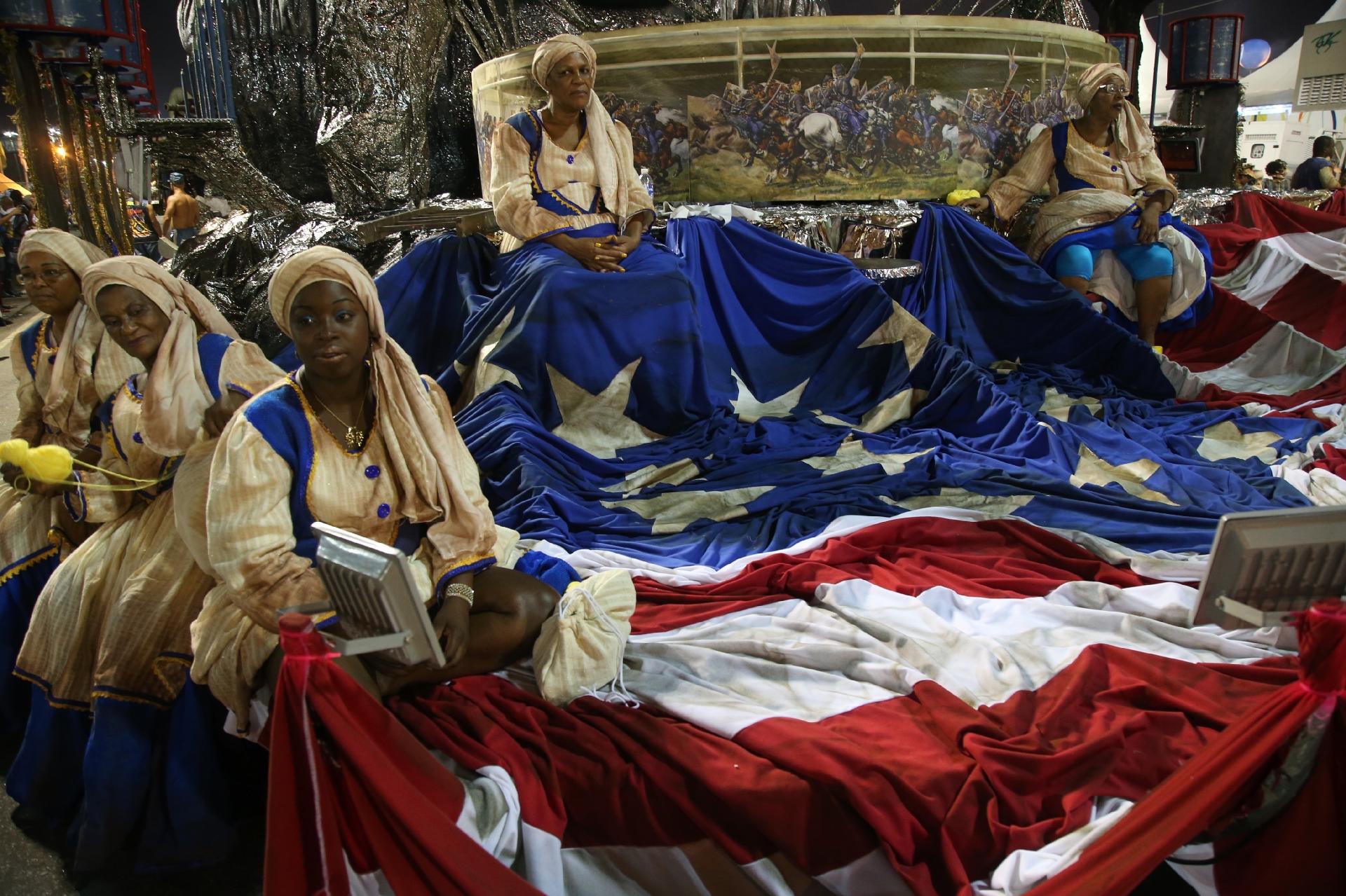 27.fev.2017 - Unidos da Tijuca, segunda colocada no Carnaval de 2016, luta pelo título com o enredo "Música na Alma, Inspiração de uma Nação" - Júlio César Guimarães/UOL