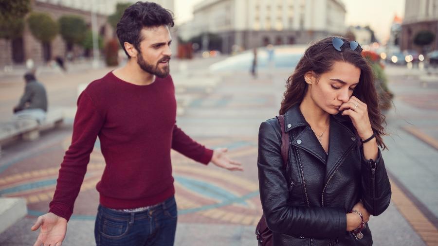 Homens abusivos tendem a gerar dúvidas, sofrimento, dependência e submissão das parceiras - Getty Images