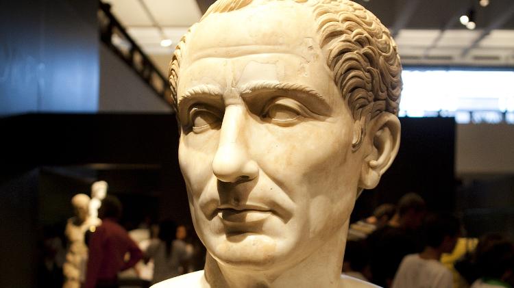 Busto do imperador Julio César feito em mármore branco - Lucas Lima/Folhapress - Lucas Lima/Folhapress