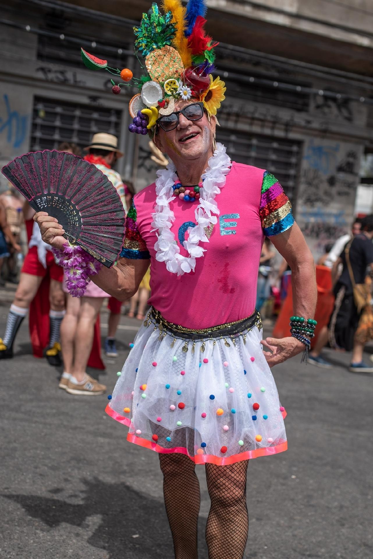 Folião usou se inspirou em várias tendências para criar sua fantasia - Nereu Jr/UOL