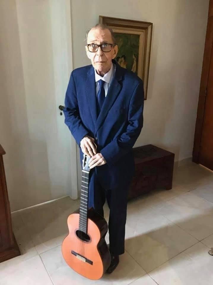 Neta posta última foto de João Gilberto - Reprodução/Facebook