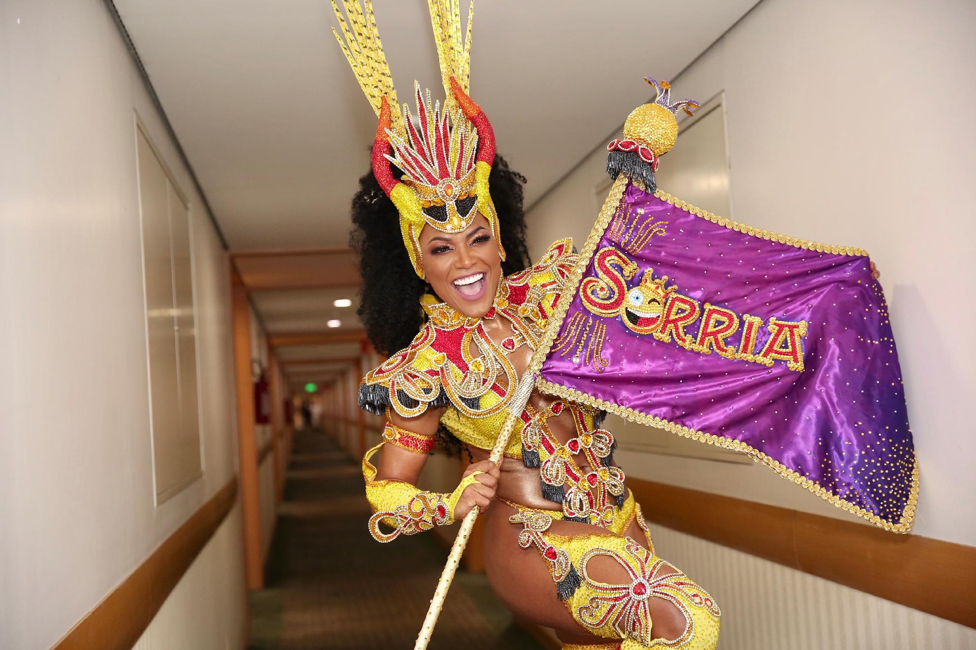 Simone Sampaio, rainha da bateria da Dragões da Real - Iwi Onodera/UOL