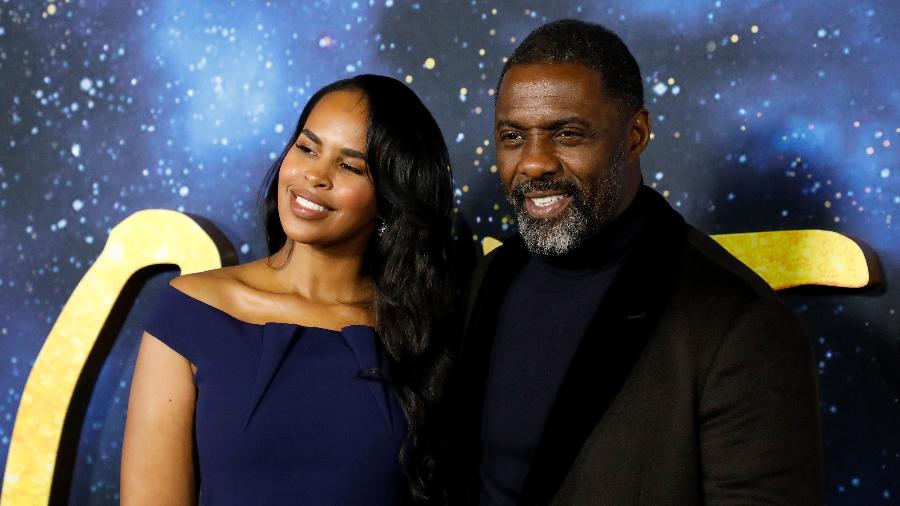 16.12.2019 - Idris Elba e a mulher, Sabrina Dhowre, na premiere de "Cats" em Nova York (EUA) - Taylor Hill/FilmMagic