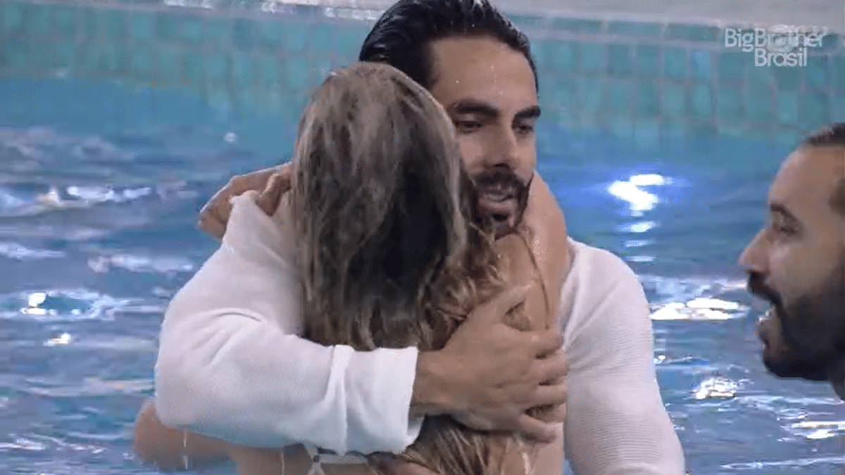 BBB 21: Sarah e Rodolffo pulam na piscina - Reprodução/Globoplay