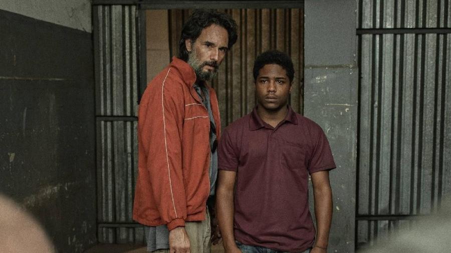 Rodrigo Santoro e Christian Malheiros em cena de "7 Prisioneiros" - Divulgação/Netflix
