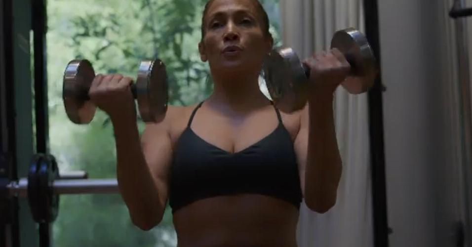 Jennifer Lopez compartilha rotina intensa de exercícios aos 52 anos